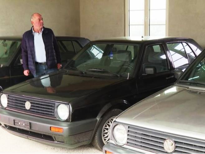 Душко Миладић из Велике Илове код Прњавора власник више од 20 аутомобила олдтајмера