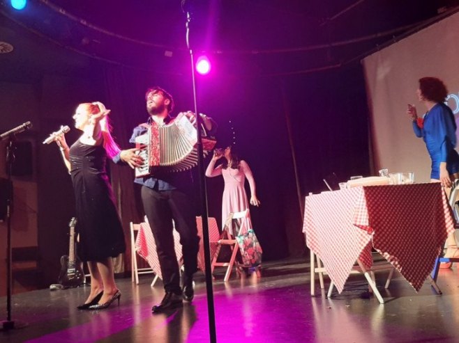 "Женски рај" - смијех поклон за 8. март