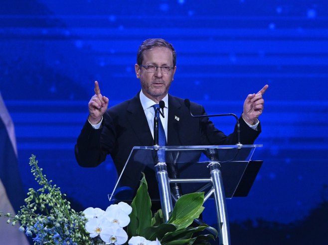 Исак Херцог (Фото: EPA/JAMES ROSS) - 