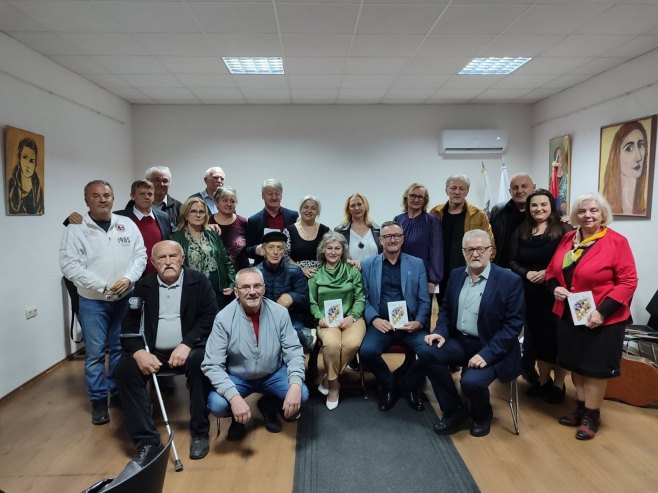 Представљена књига "Бљесак грозда" групе аутора