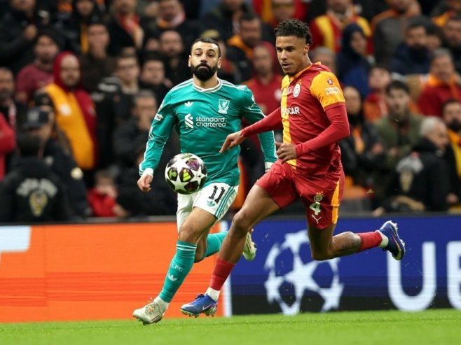 Фудбалери Галатасараја савладали Ливерпул у првом мечу осмине финала ЛШ