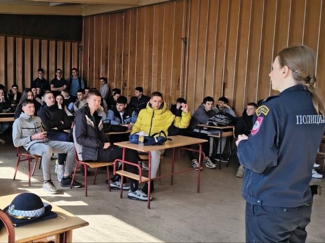 Средњошколцима у Братунцу представљен програм Средње школе МУП-а Српске