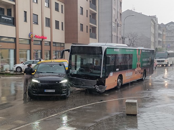 Саобраћајна незгода у Бањалуци (фото: РТРС)