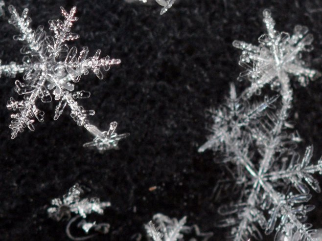 Снијег се забијелио у Сахари (ФОТО)