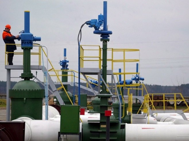 Америка тврди: "Формирају се редови" за руску нафту