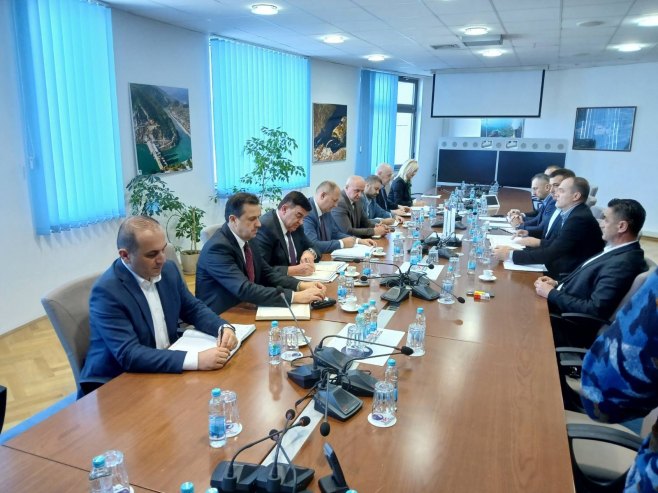 Ђокић са представницима ЕПС и управом ХЕ Дабар