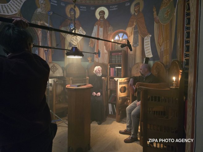 У манастиру Ковиљ завршено снимање филма о доктору Лазићу (ФОТО)