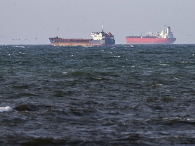 Иран дозволио појединим индијским бродовима пролаз кроз Ормуски мореуз