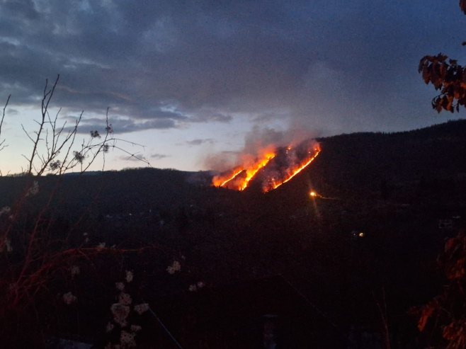 Пожар код Фоче захватио шуму и ниско растиње
