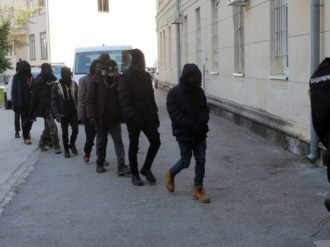 ПС Љубиње: Мушкарац приведен јер је превозио групу миграната