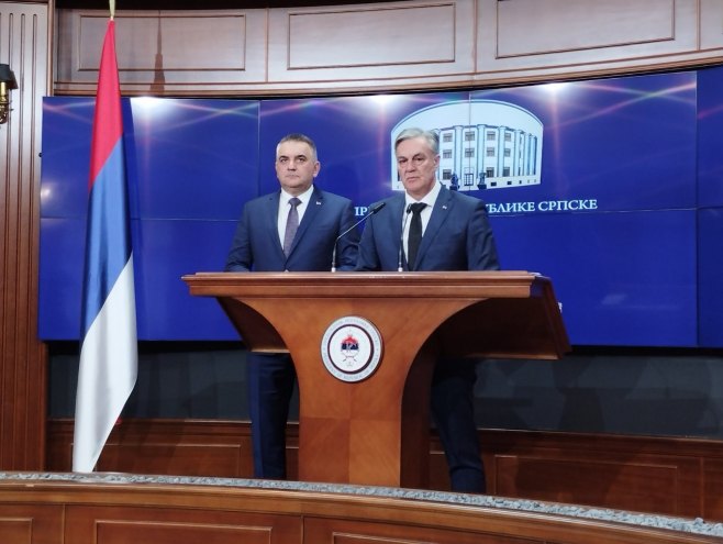 УЖИВО - Конференција за новинаре Карана и Минића