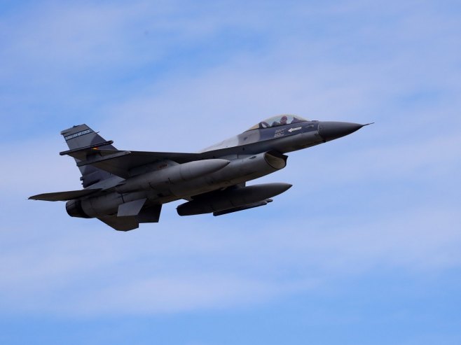 Због дрона у близини румунског ваздушног простора подигнута два авиона Ф-16