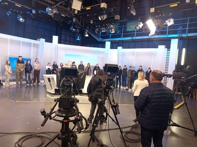 Ученици ЈУ Политехничке школе посјетили РТРС (ФОТО)