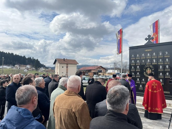 Служен парастос и положени вијенци погинулим борцима у Рибнику; Присуствовао Остојић