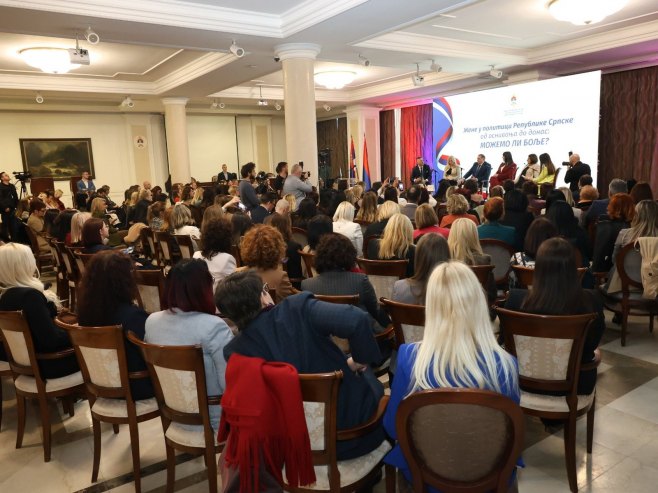 Панел дискусија Панел дискусија - Фото: ZIPAPHOTO/Borislav Zdrinja