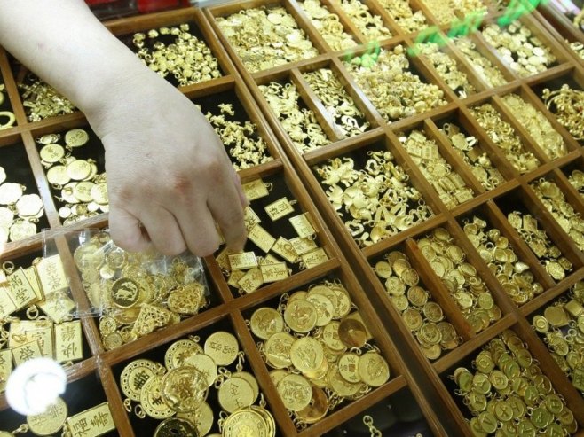 Цијена злата пала на 4.570 долара по унци и иде ка највећем недјељном паду од 1983.