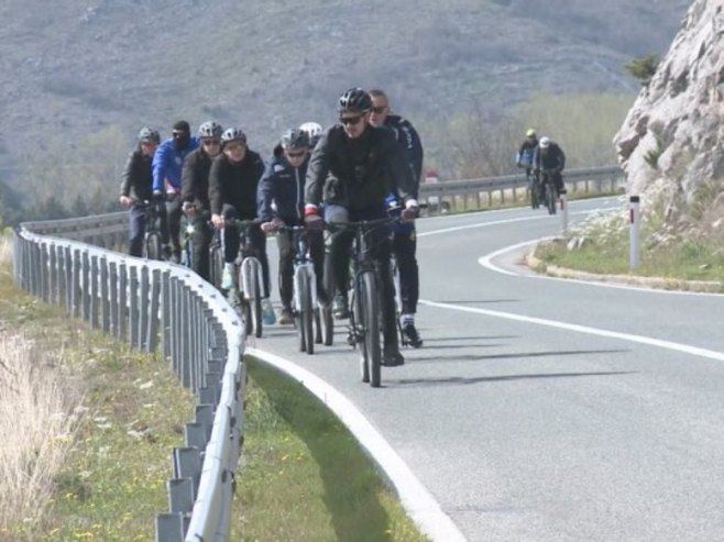 Бициклисти из Љубиња кренули на ходочашће у манастир Острог