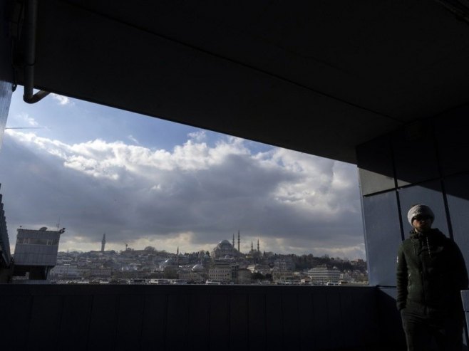 Девет особа извучено из рушевина двије зграде у Истанбулу (ВИДЕО)