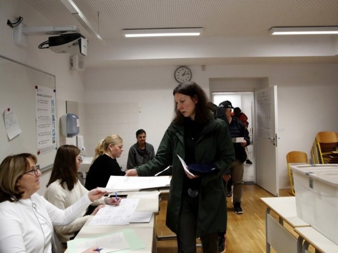 Затворена биралишта у Словенији, излазне анкете: Голоб први, Јанша на другом мјесту