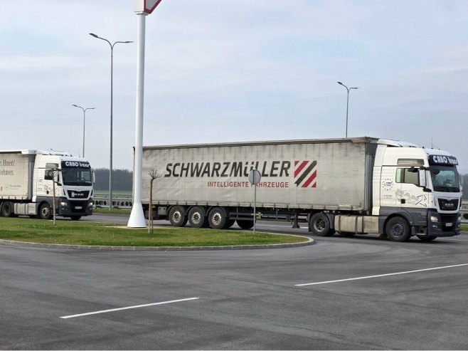 Превозници нису блокирали ГП Градишка; Прелазак границе се одвија нормално (ФОТО/ВИДЕО)