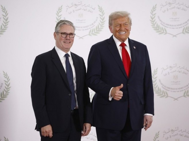 Трамп и Стармер разговарали о потреби поновног отварања Ормуског мореуза