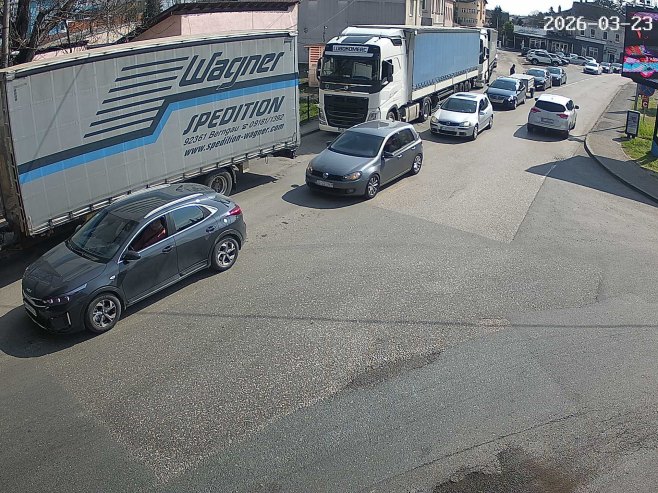 Колоне возила на излазу према Хрватској