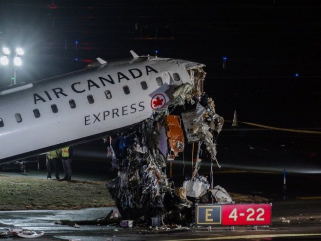 Хоспитализована 41 особа након судара авиона и возила (ВИДЕО)