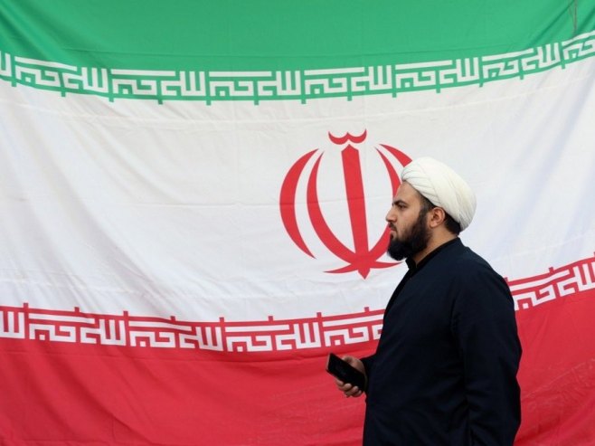 Иран одговорио Трампу: Обарање цијене и куповина времена