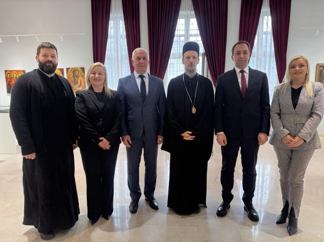 Горан Селак са митрополитом Димитријем и Васом Гујићем Горан Селак са митрополитом Димитријем и Васом Гујићем - Фото: СРНА