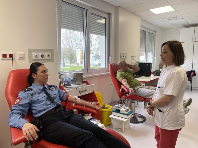 Хуманост на дјелу: Млади полицијски службеници из Добоја даровали крв