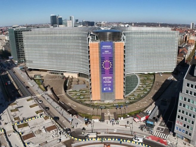 Европска комисија неће предложити одбацивање руске нафте