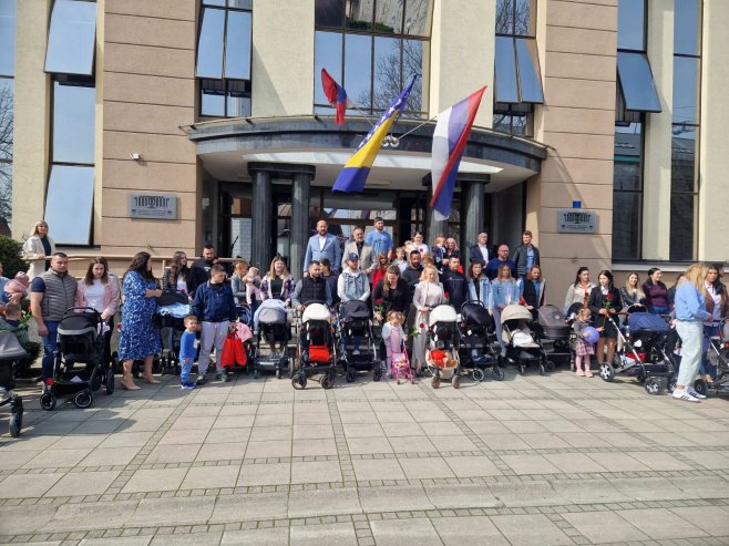 Дервента: За бебе рођене у посљедња три мјесеца по 500 КМ