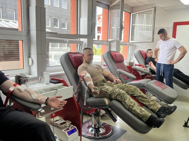 Хуманост на дјелу: Добровољно даровало крв 900 припадника МУП-а Српске (ФОТО)