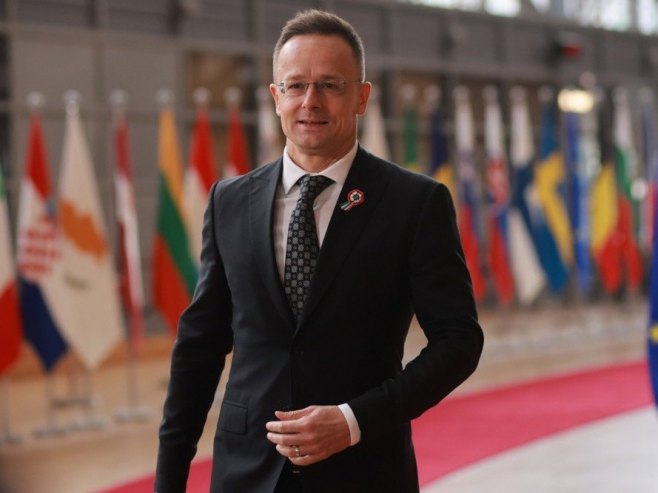 Сијарто: Брисел се мијеша у мађарске изборе