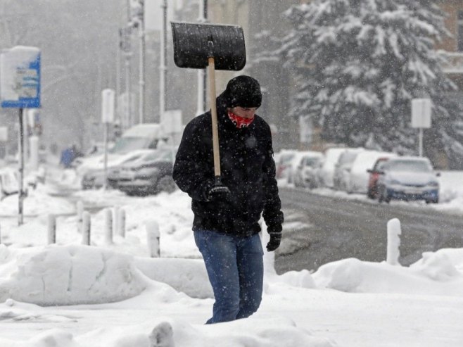 Нагла промјена времена у Хрватској, снијег затрпао ауто-пут