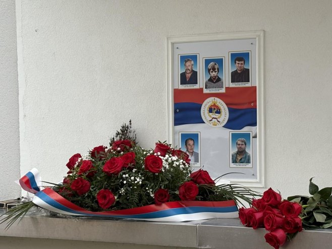 Испред куће Миље Зечевић