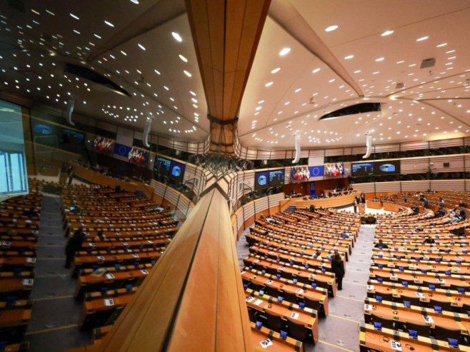 Европски парламент усвојио закон о спровођењу трговинског споразума са САД