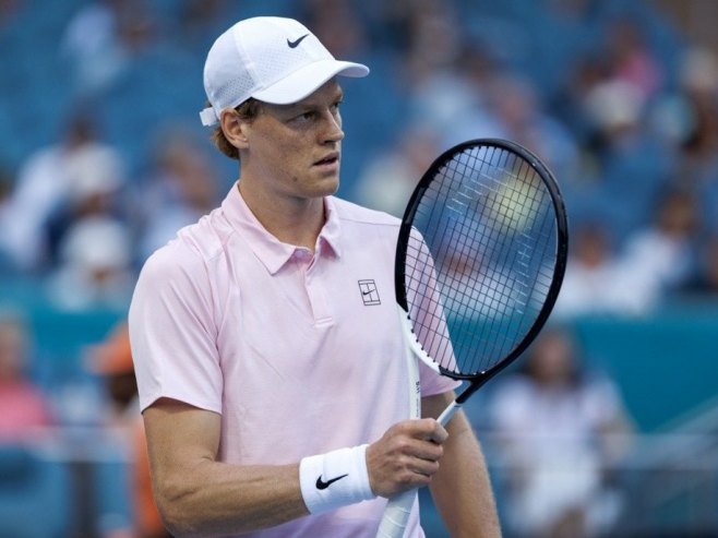 Синер у полуфиналу мастерса у Мајамију