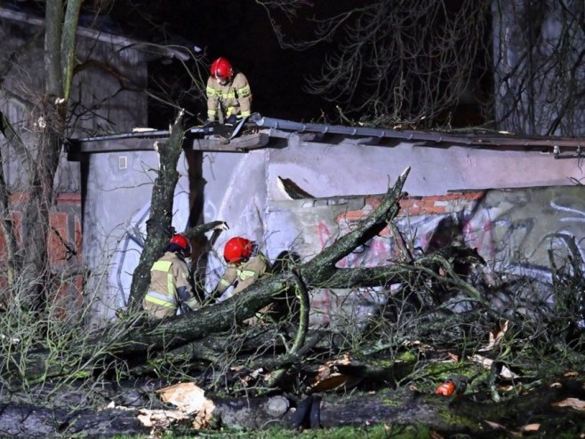 Словенија: Удари вјетра од преко 100 километара на час, на хиљаде људи без струје