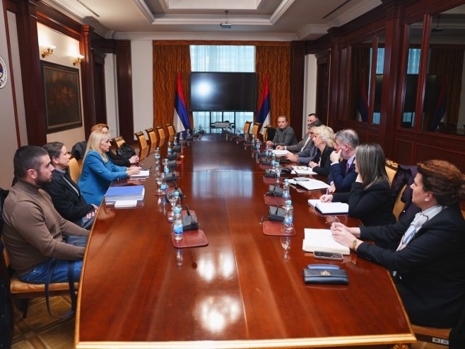 Обезбиједити услуге дневног збрињавања за пунољетне кориснике са сметњама у развоју