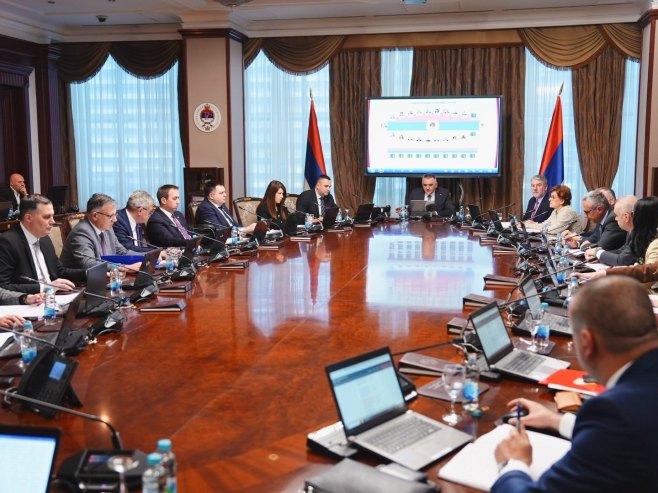 Влада Српске: Повећањем плата до привредног раста