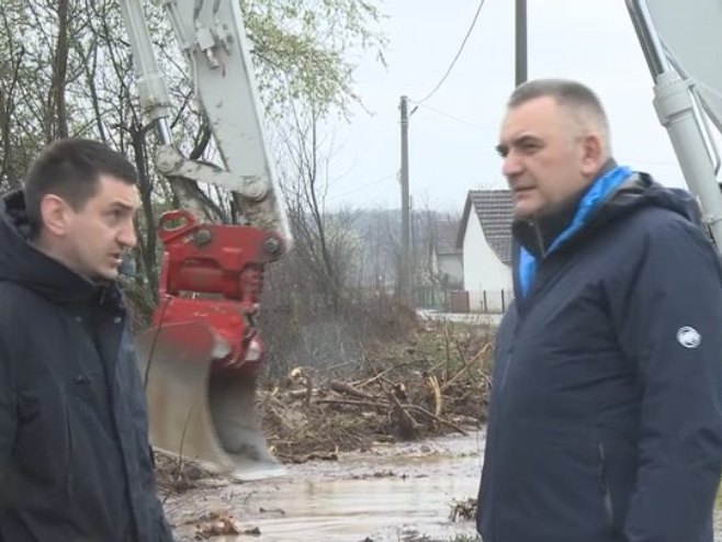 У Ћендићима и Кладуши и даље ванредна ситуација; Премијер Минић обилази терен