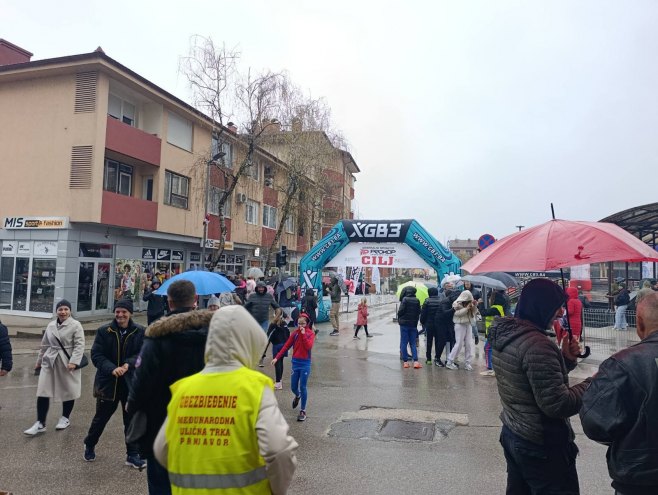 Кенијци Алберт Тонуи и Валентина Џебет побједници 27. Међународне уличне трке у Прњавору (ВИДЕО)