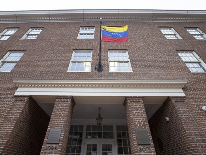Влада Венецуеле најавила поново отварање амбасада у САД