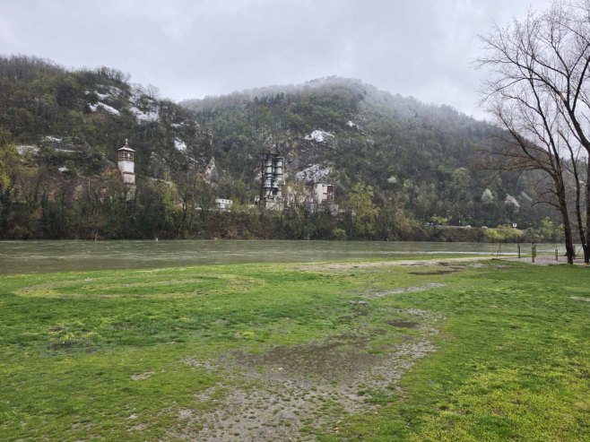 Сапна и Хоча у стагнацији, Укрина и даље у опадању