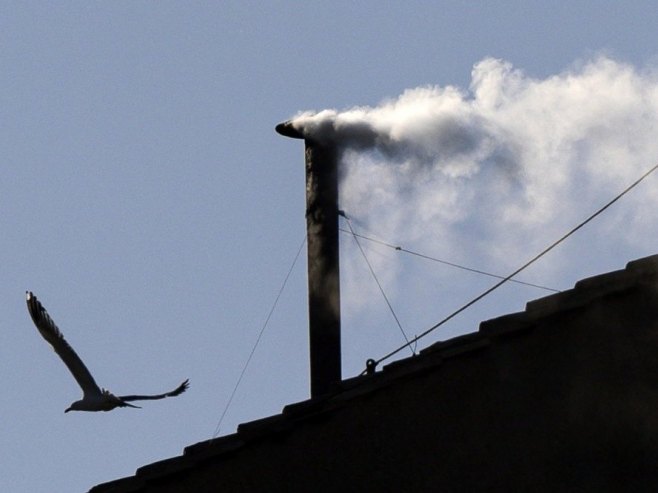 Чишћење димњака неопходно једном годишње; Први знак враћање дима у кућу (ВИДЕО)