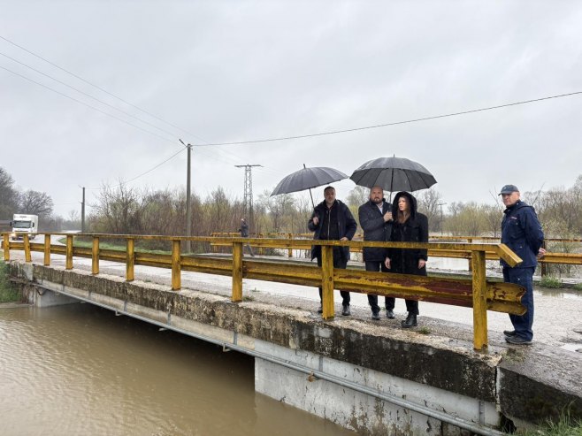 Кузмићева са Жунићем обишла локације које су потенцијално угрожене растом водостаја (ВИДЕО)