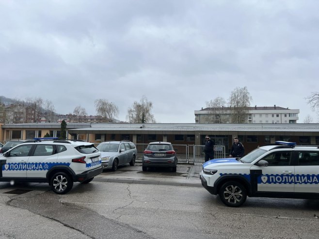 У основним школама нема безбједносних пријетњи, нова дојава о бомби у Гимназији