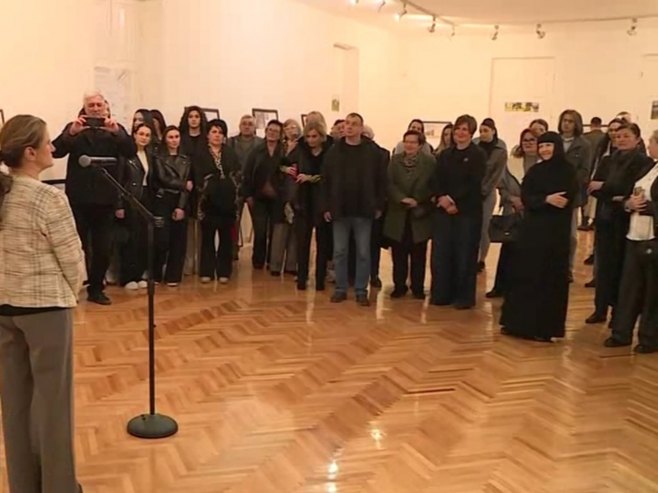 Отворена изложба радова студената у Требињу