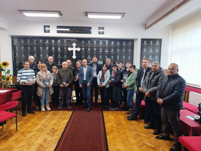 Србац-уручена монографија Србац-уручена монографија - Фото: СРНА